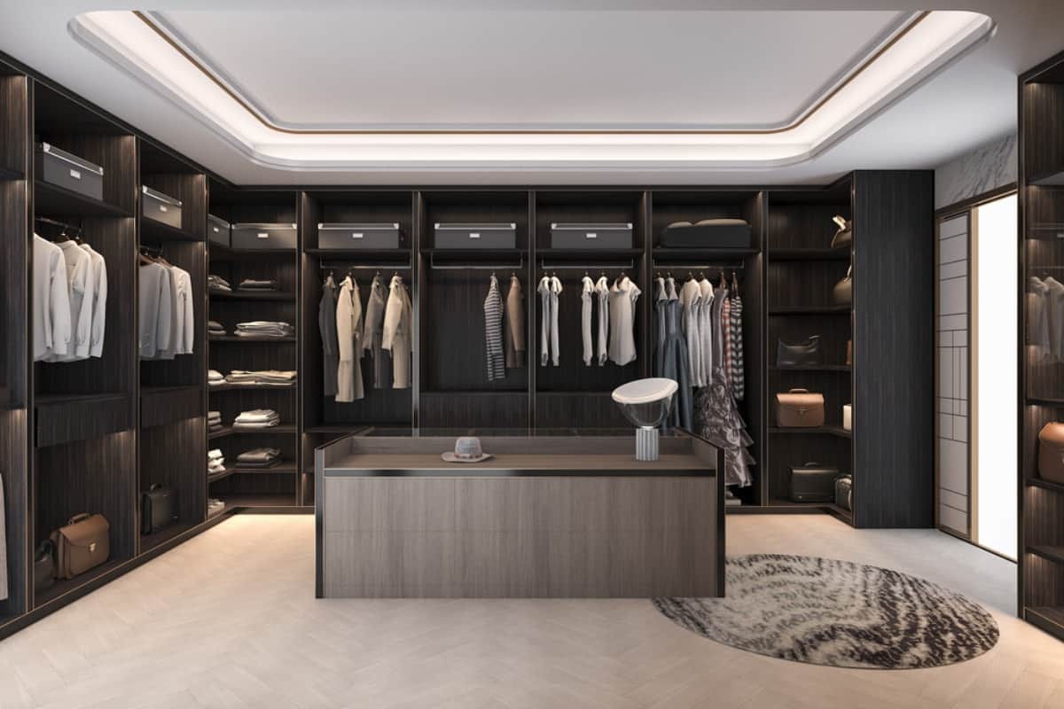 Accessories to Use in a Walk-in Closet
